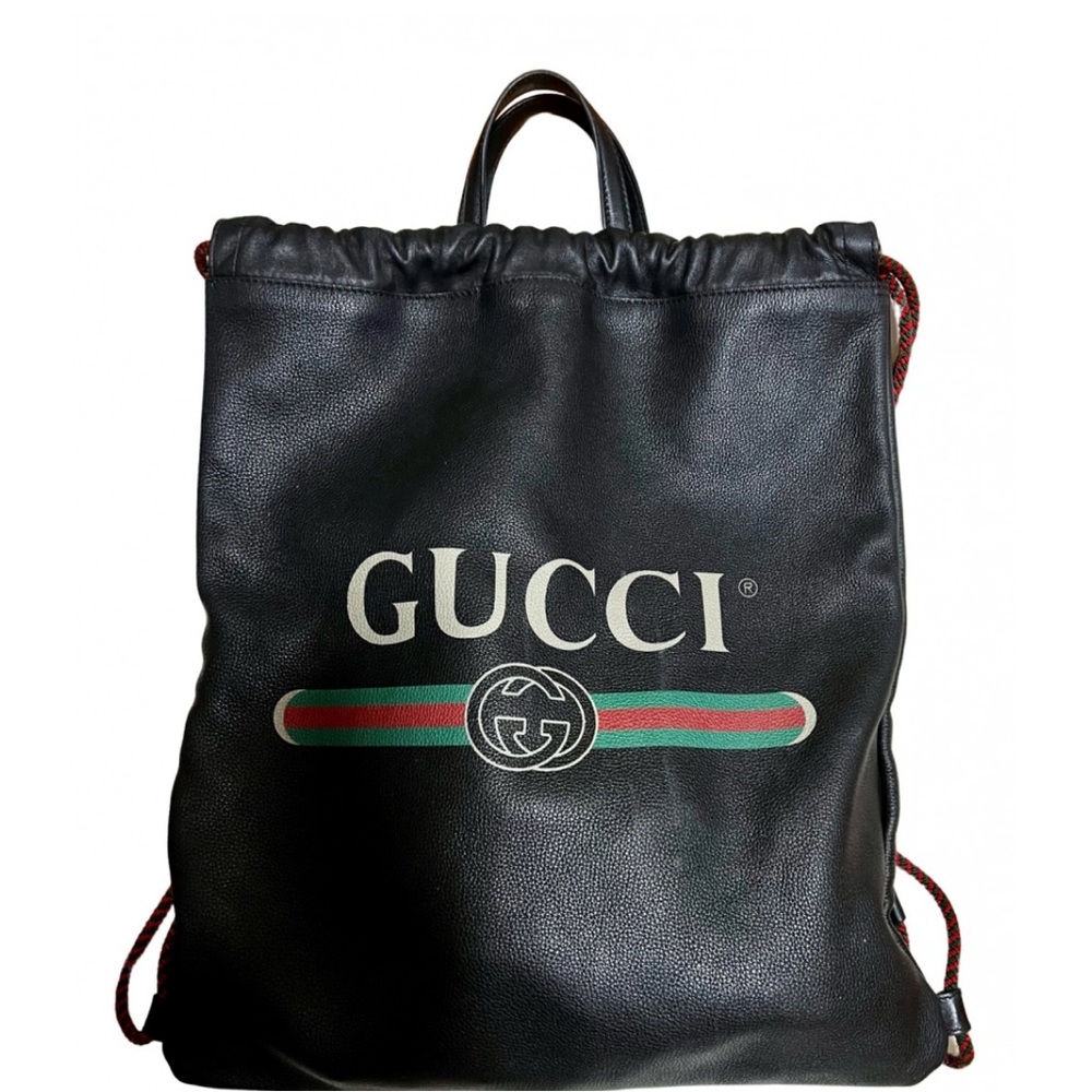 Gucci calfskin leather drawstring bag.